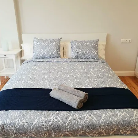 Zurriola Beach House Homestay